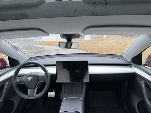 Used 2024 Tesla Model Y Performance image 20