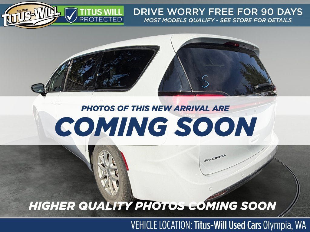 Used 2024 Chrysler Pacifica Touring-L FWD image 2