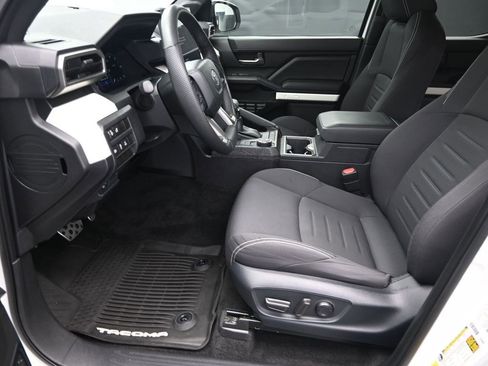 Used 2024 Toyota Tacoma TRD Sport w/ TRD Sport Upgrade Package image 15