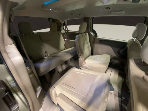 Used 2011 Chrysler Town & Country Touring w/ Entertainment Group #1 FWD image 23