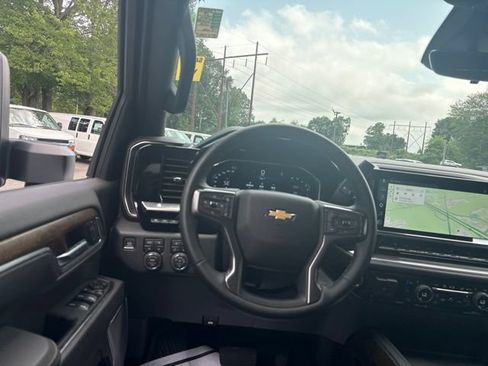 Used 2025 Chevrolet Silverado 2500 High Country w/ High Country Premium Package AWD/4WD image 15