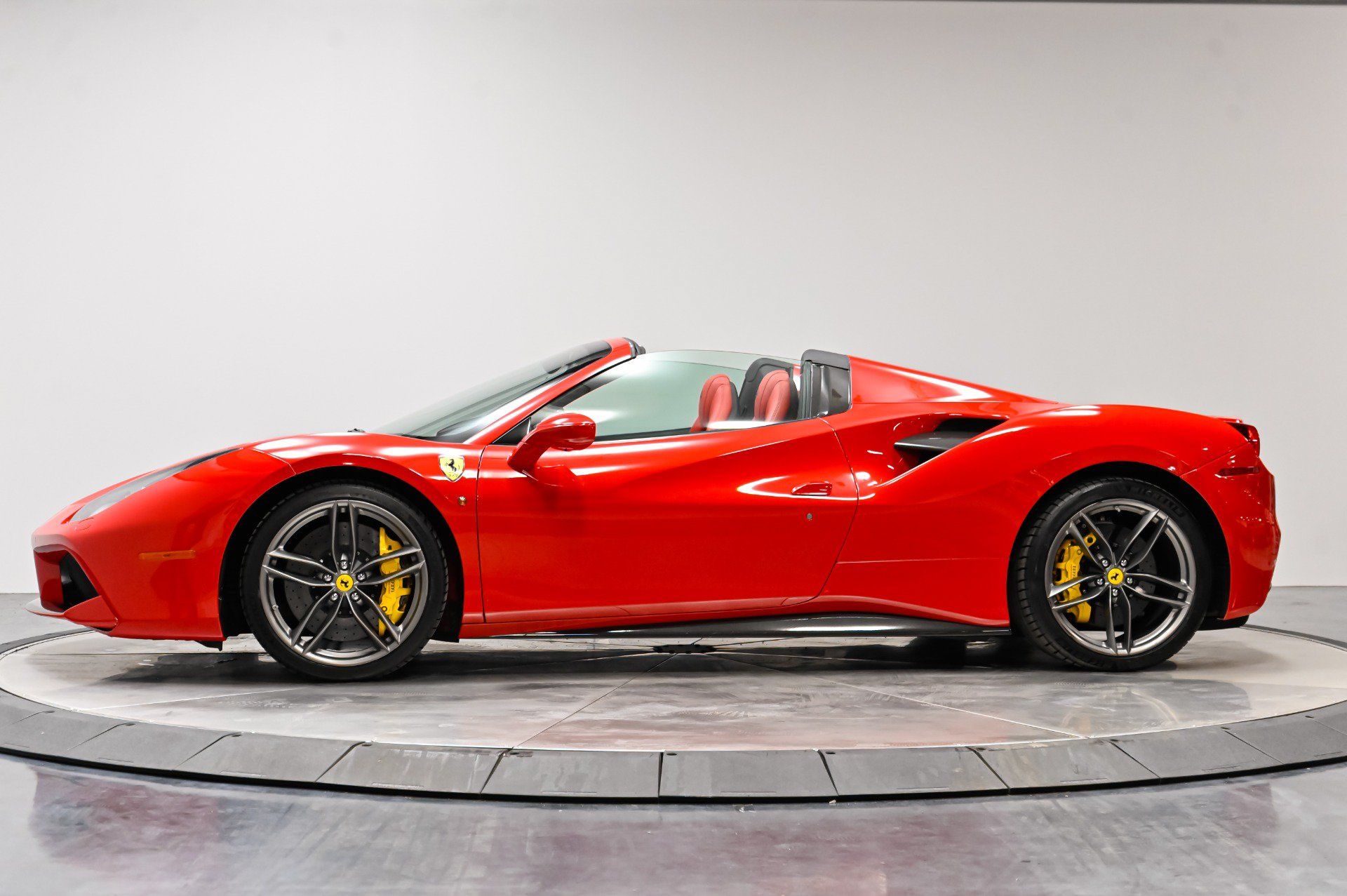 Used 2018 Ferrari 488 Spider RWD image 42