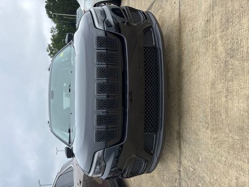 Used 2020 Jeep Cherokee Latitude FWD image 26