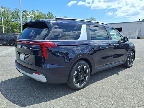 New 2026 Kia Carnival EX FWD image 4