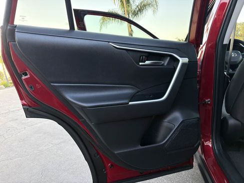 Used 2022 Toyota RAV4 XLE w/ Convenience Package FWD image 39