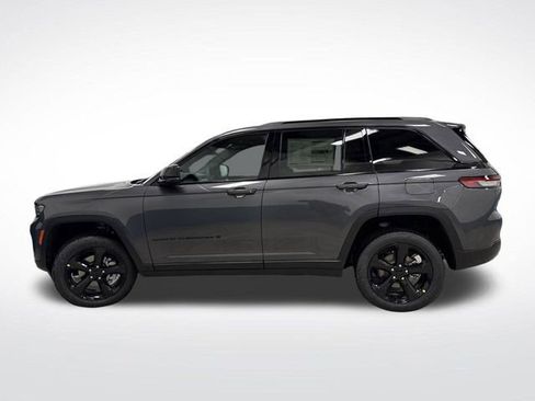 New 2025 Jeep Grand Cherokee Limited w/ Black Appearance Package image 13
