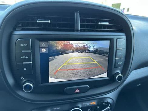Used 2025 Kia Soul LX w/ LX Technology Package FWD image 22