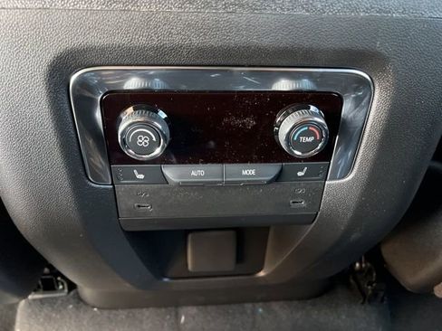 New 2025 Chevrolet Suburban Premier image 6