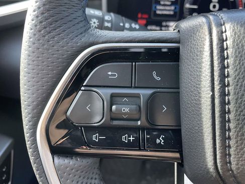 Used 2025 Toyota Tundra Platinum image 33