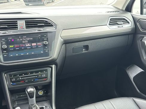 Used 2023 Volkswagen Tiguan SE w/ Panoramic Sunroof Package AWD/4WD image 8