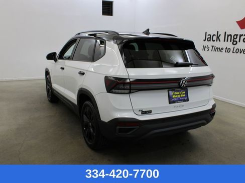 New 2026 Volkswagen Taos SE image 2
