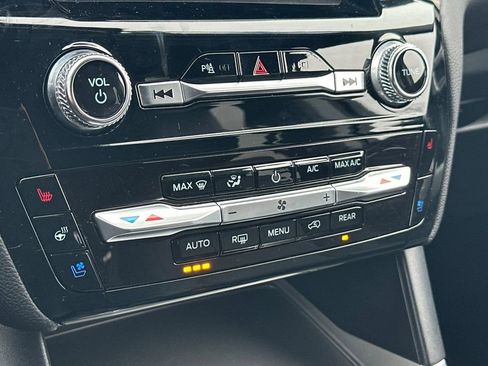 Used 2023 Ford Explorer Limited image 21