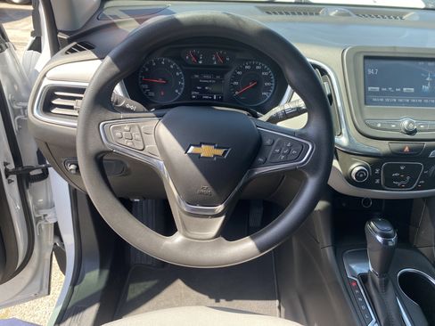 Used 2018 Chevrolet Equinox LS FWD image 12