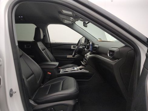 Used 2022 Ford Explorer XLT w/ Equipment Group 202A image 21