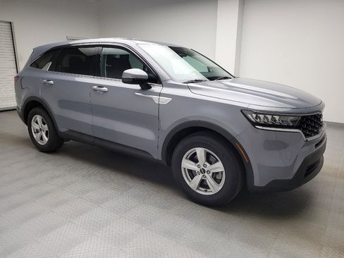 Used 2023 Kia Sorento LX FWD image 11