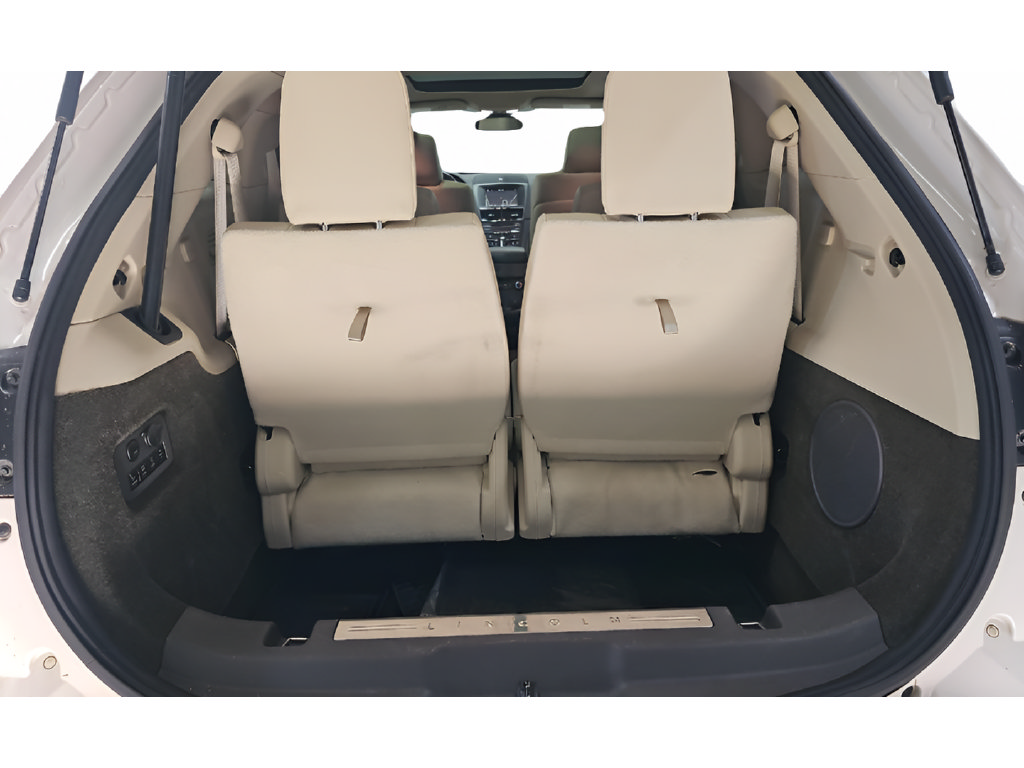 Used 2018 Lincoln MKT AWD image 29