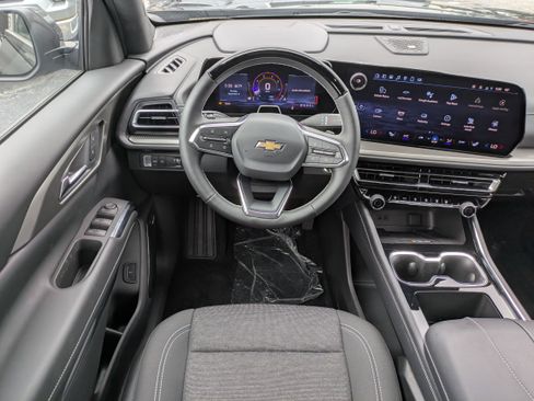 New 2025 Chevrolet Traverse LT w/ Enhanced Driving Package image 4