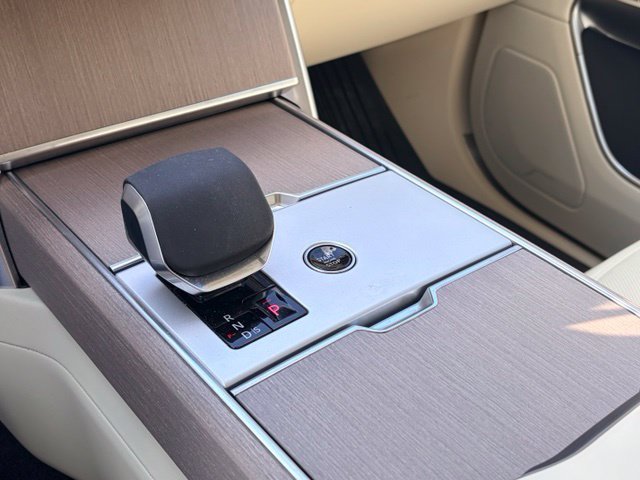 Used 2025 Land Rover Range Rover SE AWD/4WD image 10
