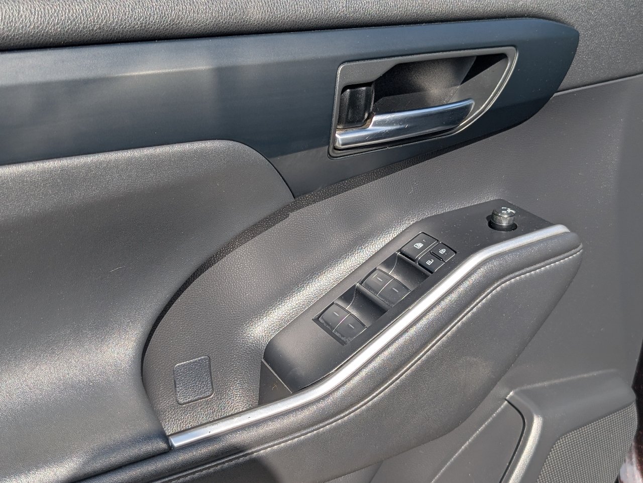 Used 2022 Toyota Highlander XLE FWD image 16
