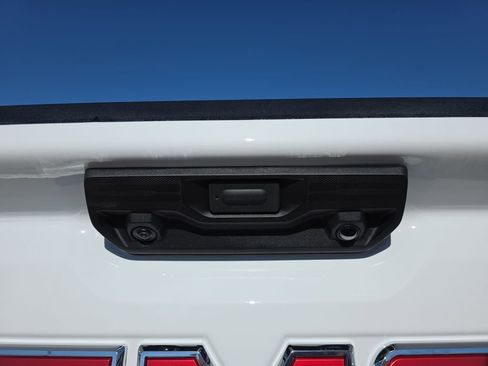 New 2026 GMC Sierra 1500 SLE image 13