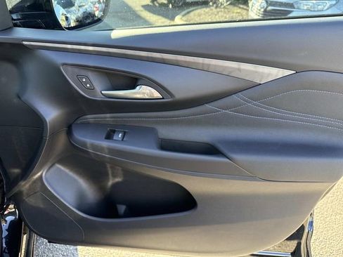 Used 2025 Buick Envista Sport Touring w/ Advanced Safety Package image 8