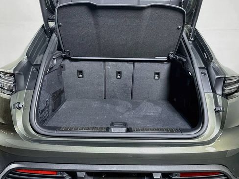 Certified 2025 Porsche Macan 4S Electric AWD/4WD image 25
