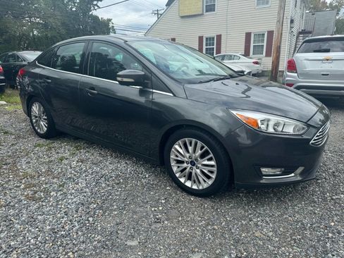 Used 2017 Ford Focus Titanium image 3