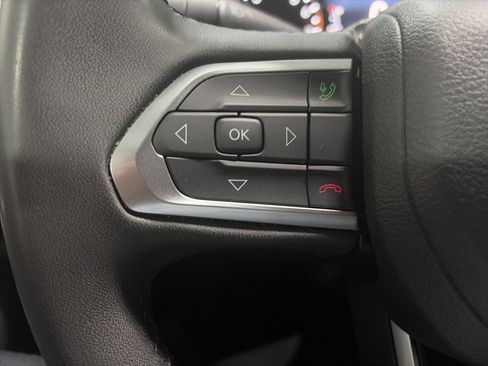 Used 2024 Jeep Compass Latitude image 15