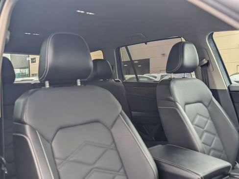 Used 2024 Volkswagen Atlas SE AWD/4WD image 11