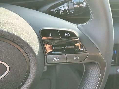 New 2025 Hyundai Elantra SEL image 16