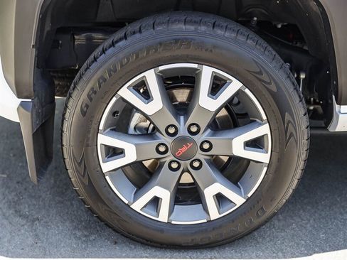 Used 2025 Toyota 4Runner SR5 AWD/4WD image 13