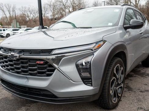 Used 2025 Chevrolet Trax RS w/ Driver Confidence Package image 1