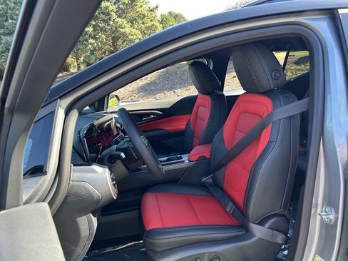 New 2025 Chevrolet Equinox EV RS image 30