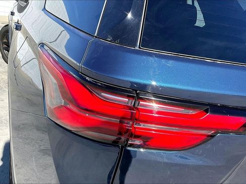 Used 2023 Chevrolet Traverse LT image 35