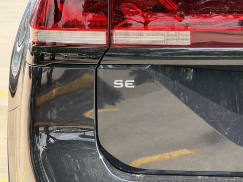 Used 2024 Volkswagen Atlas Peak Edition SE AWD/4WD image 8