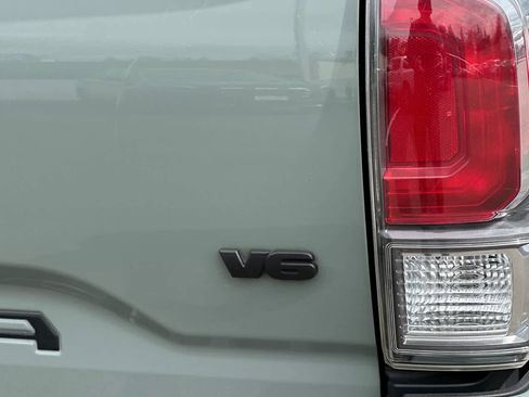 Used 2022 Toyota Tacoma TRD Off-Road w/ Technology Package image 27