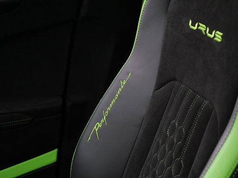 Used 2024 Lamborghini Urus Performante AWD/4WD image 27