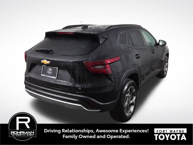 Used 2025 Chevrolet Trax LT FWD image 7