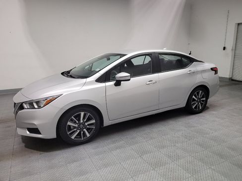 Used 2021 Nissan Versa SV FWD image 2