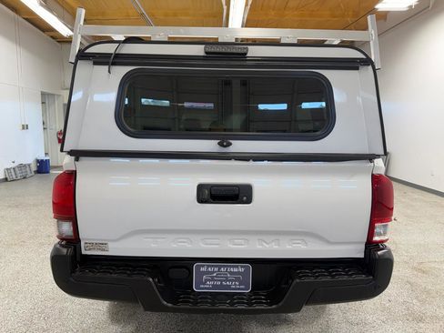 Used 2022 Toyota Tacoma SR image 3