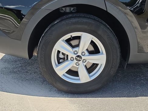 Certified 2023 Kia Sorento LX FWD image 5