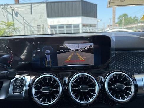 Certified 2025 Mercedes-Benz GLB 250 4MATIC image 31