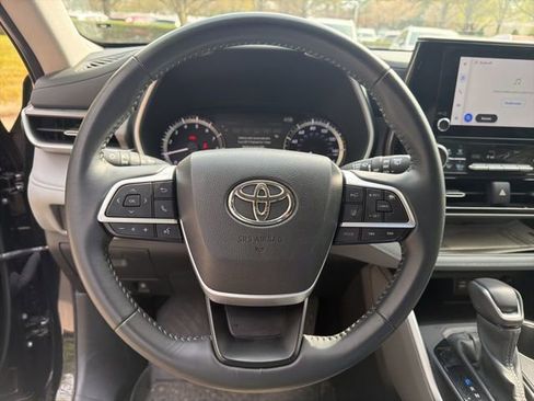 Used 2023 Toyota Highlander XSE image 13