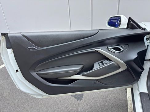Used 2020 Chevrolet Camaro LT RWD image 33