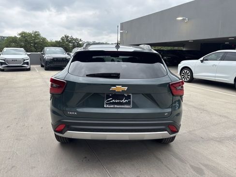 Used 2025 Chevrolet Trax LT image 7