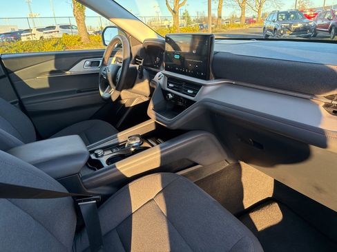 Used 2025 Ford Explorer Active image 32