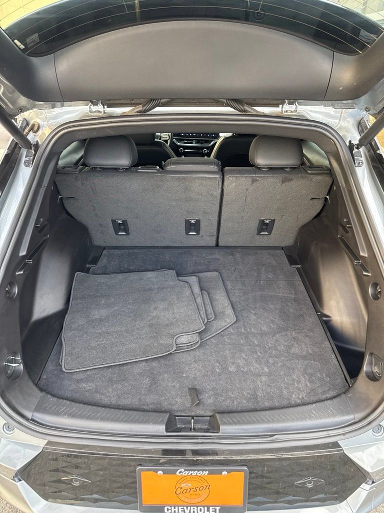 Used 2024 Chevrolet Equinox EV RS FWD image 28