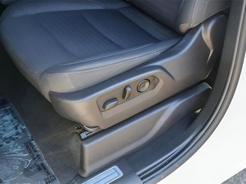 Used 2024 GMC Sierra 1500 SLE image 11