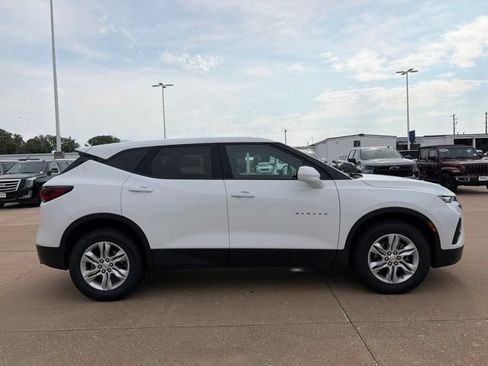Used 2021 Chevrolet Blazer LT FWD image 2