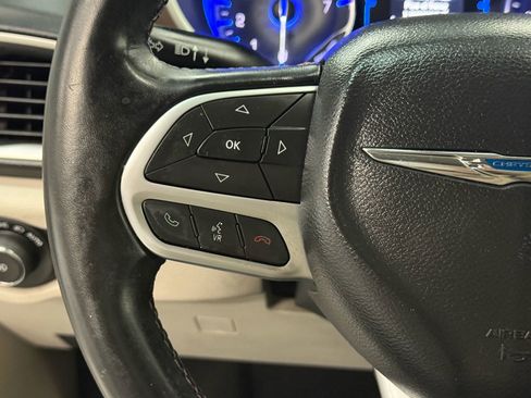 Used 2017 Chrysler Pacifica Touring-L image 29